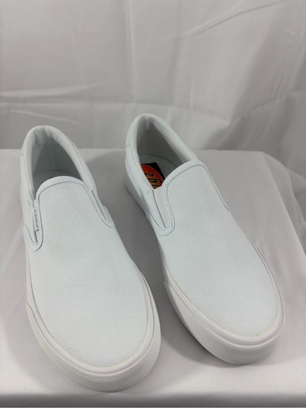NWT Lugz Women’s Size 7 White Slip-On Canvas Sneakers